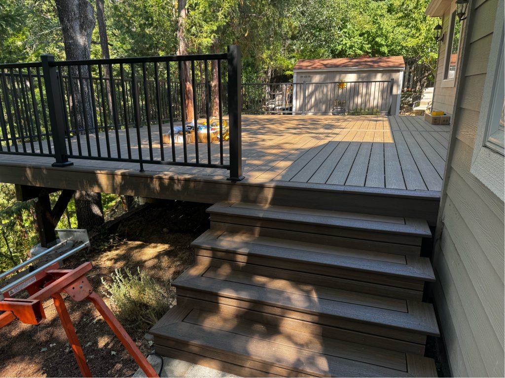 Cantilevered Trex Deck Project in Grants Pass, Oregon
